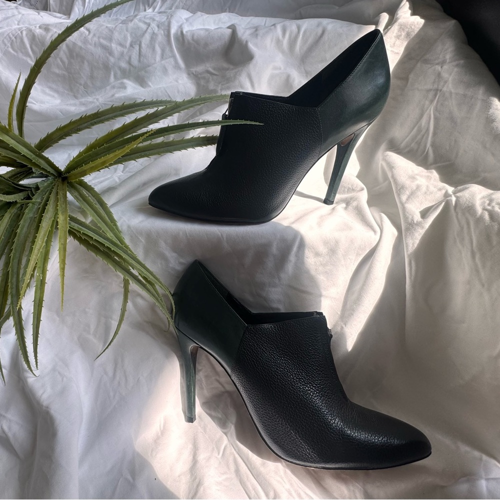 Pour La Victoire Black Women's Heels